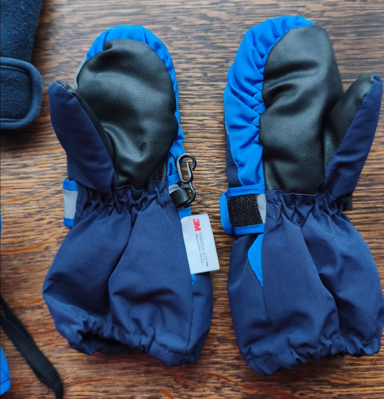 Gants: Skihandschuhe mit Reflektorstreifen – D'occasion à Steinhausen par par_zj7c 1