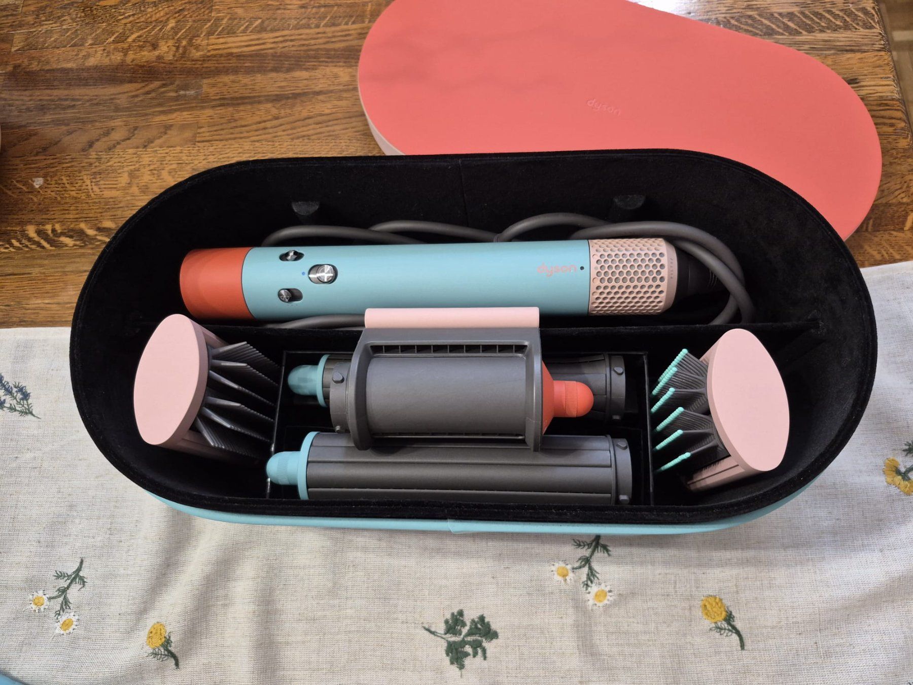 Dyson Sèche-cheveux: Dyson Airwrap Complete long Ceramic pop – D'occasion à Pianezzo par Jadeeverlasting 6