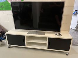 Panasonic 47 Zoll TV und Fernsehmöbel