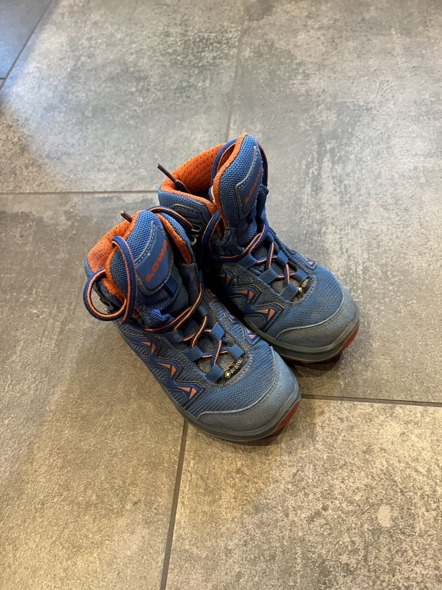 Lowa Scarpe per ragazzi: Lowa gr 24 – Usato da Wasen im Emmental venduto da sigeschuetz