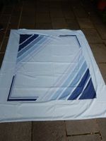 älterer Duvetanzug blau mit Muster Leinenhaus Vintage Bett