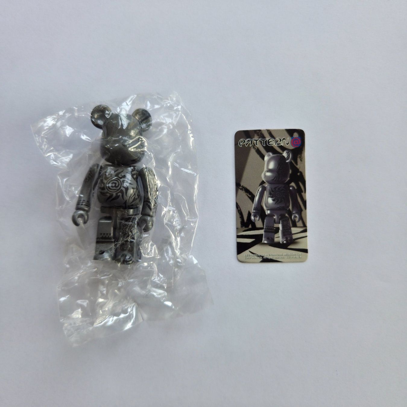 Medicom Toy Statuette: Be@rbrick Series 11 PATTERN 100% Medicom – Nuovo (secondo la descrizione) da Zürich venduto da Wickeddude