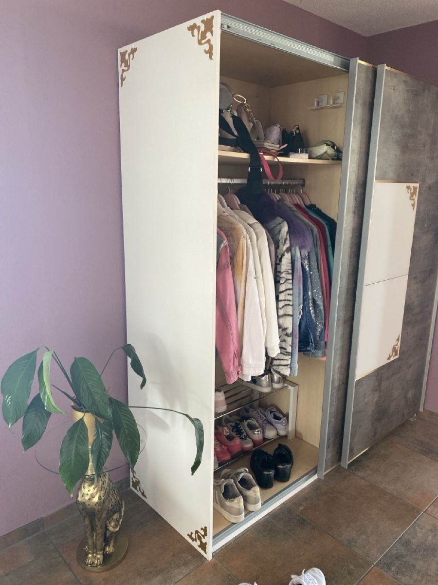 Armoires: Schwebetürschrank Goldverziert – D'occasion à Wolfwil par ISAsShop 1