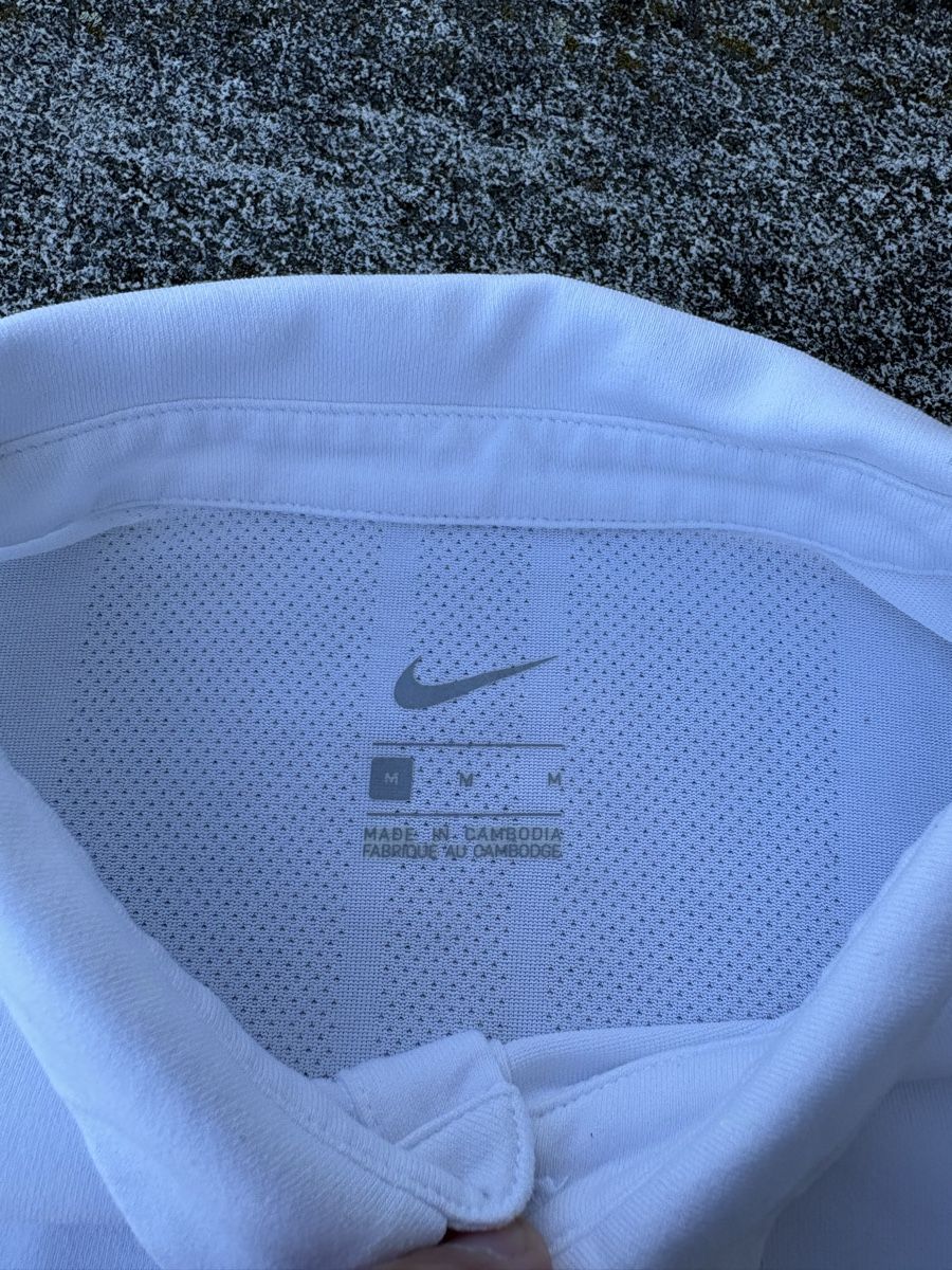 Nike Magliette Polo: Roger Federer Polo Nike Grösse M weiss mit RF Logo – Usato da Freienstein venduto da Golfbueb 2