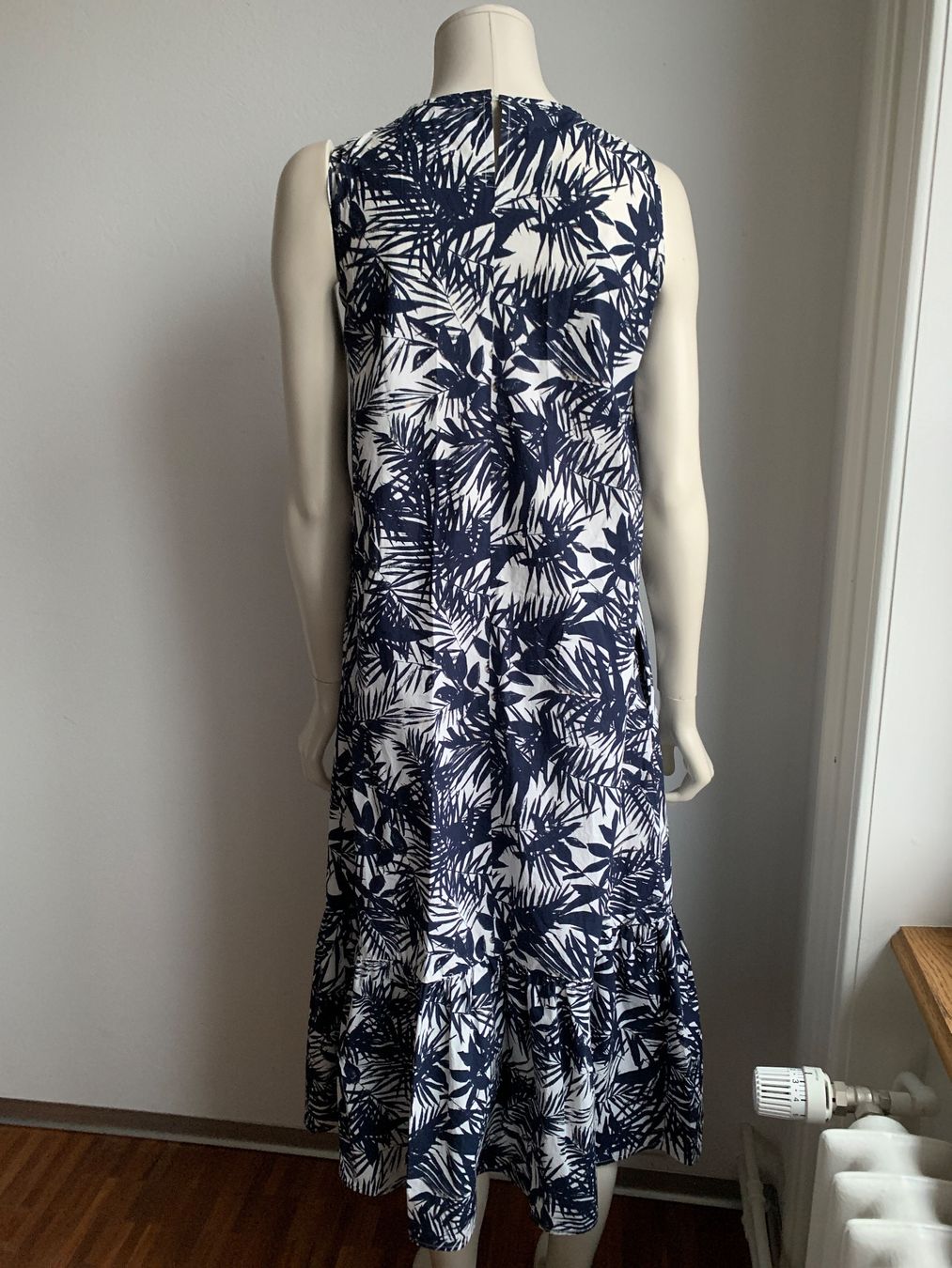 Max Mara Vestiti: MaxMara: Herrlich blau gemustertes, langes Sommerkleid, 36 – Nuovo (secondo la descrizione) da Luzern venduto da designluzern 4
