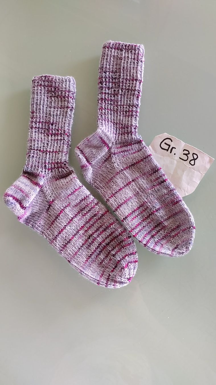 Calze: Handgestrickte Socken Gr.38 – Nuovo (secondo la descrizione) da Langenthal venduto da Markus-70