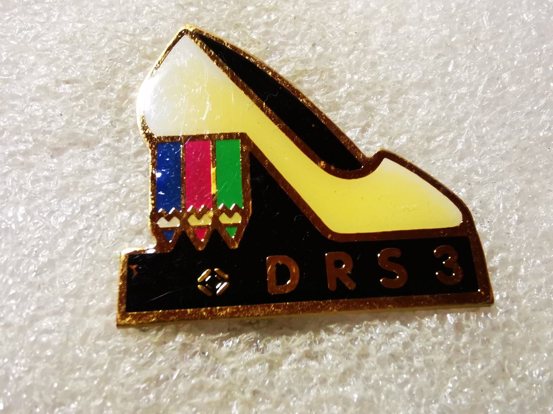 Plaketten & Abzeichen: Ansteckpin 95: DRS 3 – Gebraucht aus Oppligen von Pin-Fall-Shop