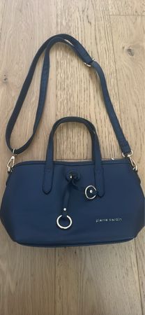 Sac à main Pierre Cardin bleu marine, jamais utilisé.