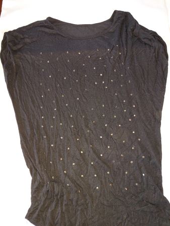Damen T-Shirt schwarz mit Nieten Grösse M
