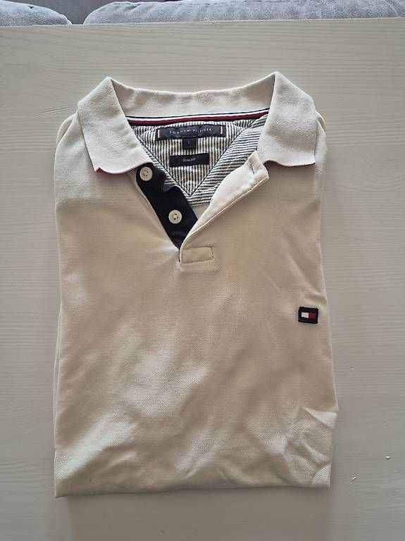 Polo-Shirts: Tommy Hilfiger Poloshirt – Gebraucht aus Bern von zei_bh76