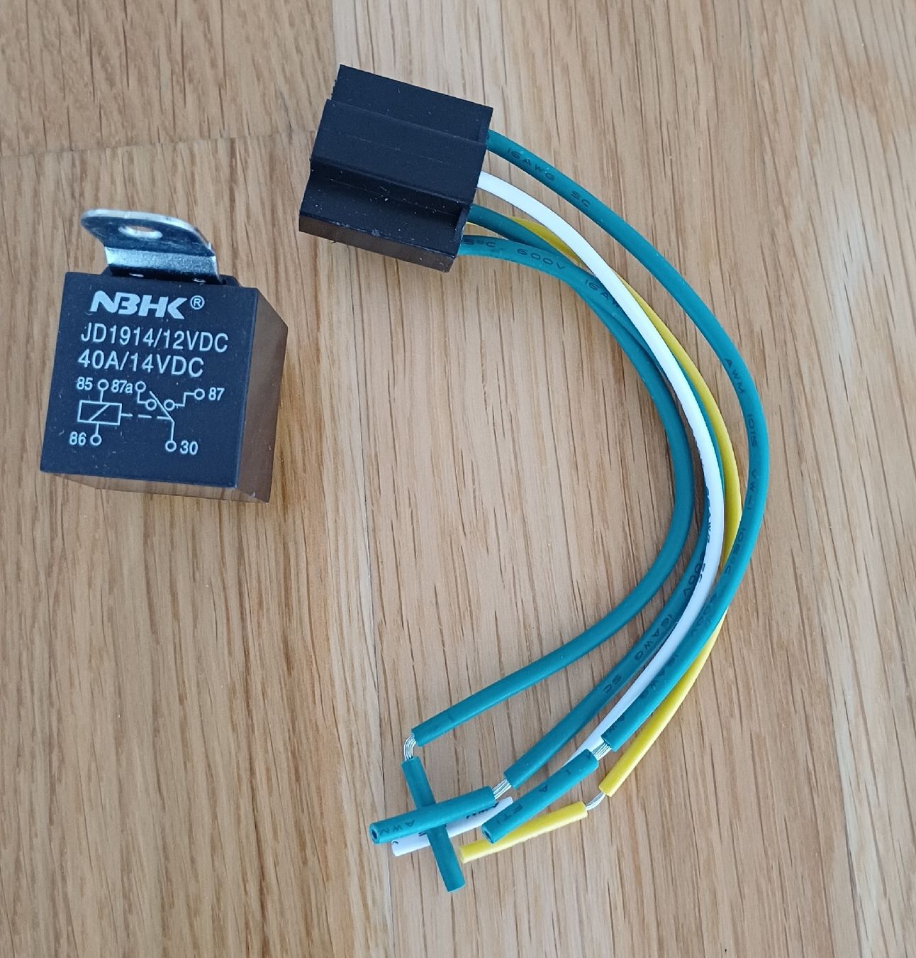 Elektronikbauteile: 3 Stück KFZ Relais 12V 40A – Neu (gemäss Beschreibung) aus Pfeffikon LU von SY-YoLo 1