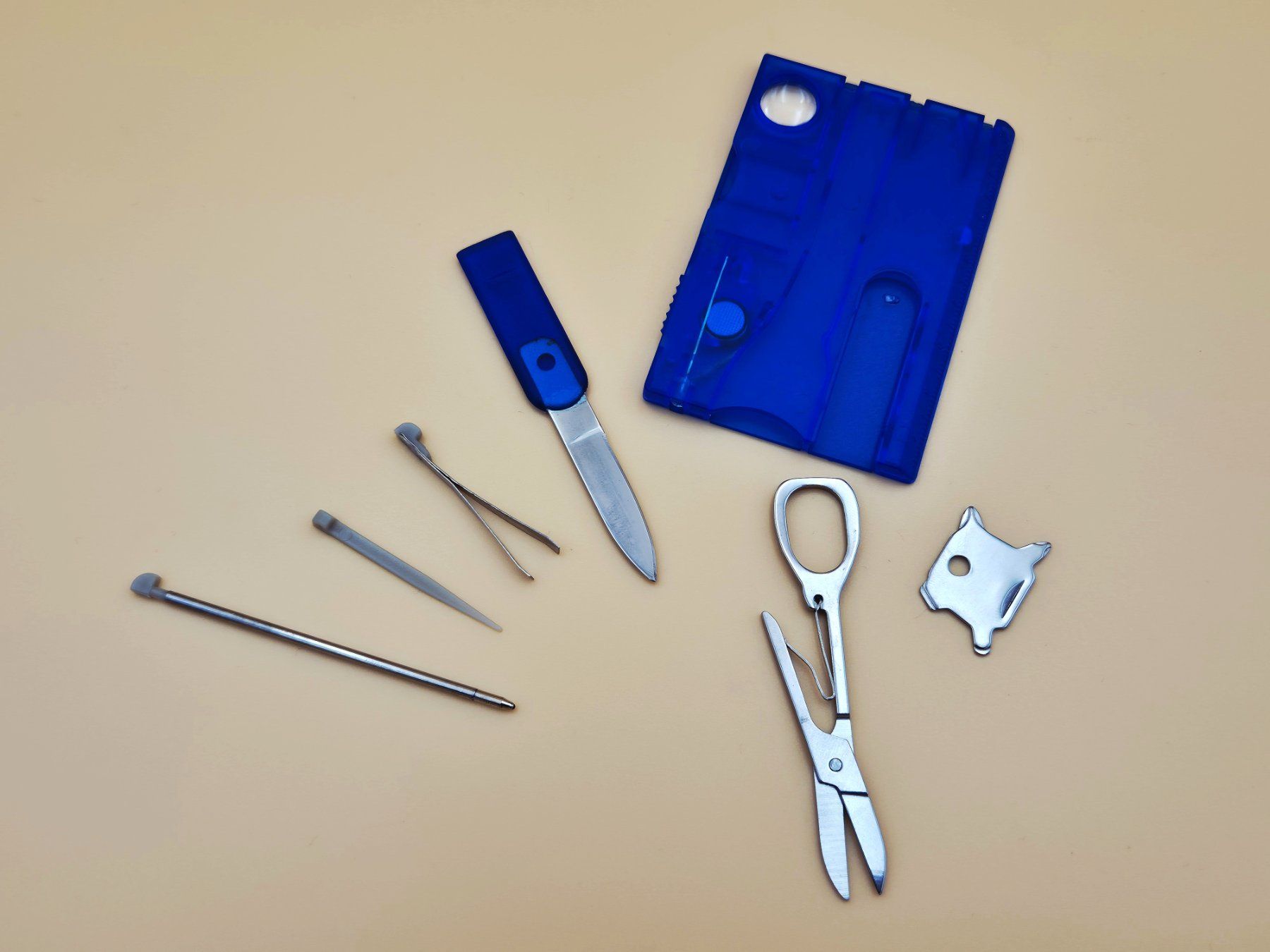 Taschenmesser: Outdoor Survival Kit - Lupe, Schere, Messer - Auto - Camping – Gebraucht aus Riddes von flo_ngl8