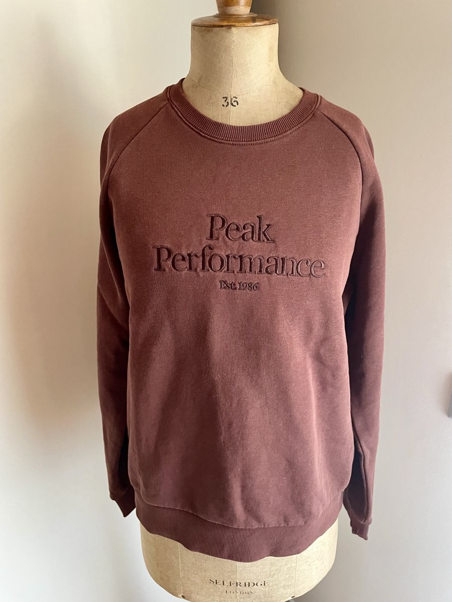 Peak Performance Pullover & Sweatshirts: Peak Performance Pullover pflaume, Grösse M  – Gebraucht aus Oberwil BL von another-day-of-sun