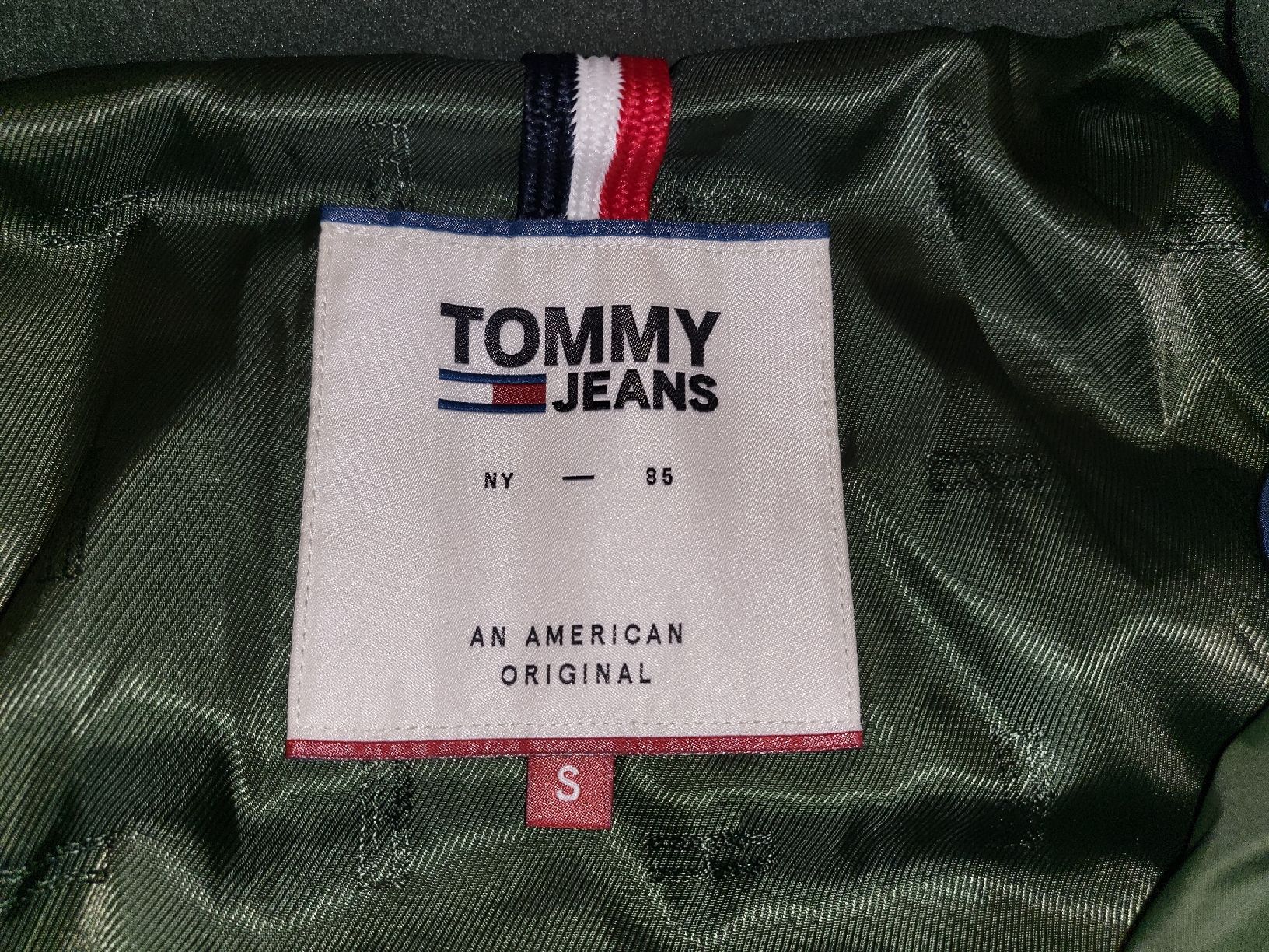 Tommy Hilfiger Jacken: Daunenjacke Tommy Hilfiger Gr. S – Neu (gemäss Beschreibung) aus Zwingen von crazy84 1