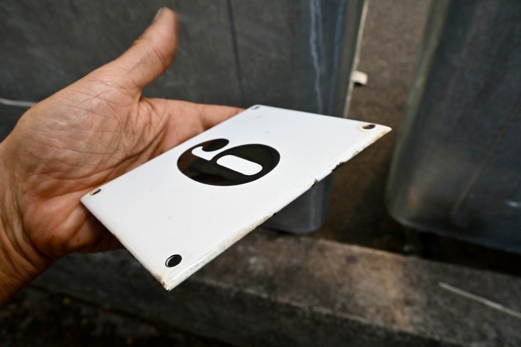 Insegne: altes Emailschild Hausnummer 6 ODER 9 emaille 11.7 x 9.8cm – Usato da Pfaffhausen venduto da mono_rec 5
