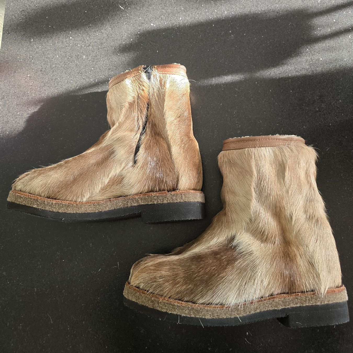 Scarpe da donna: Warme Winterstiefel mit Echtfell-Elch,  Grösse: 41 - NEU – Nuovo e nell'imballaggio originale da St. Gallen venduto da charly92 3