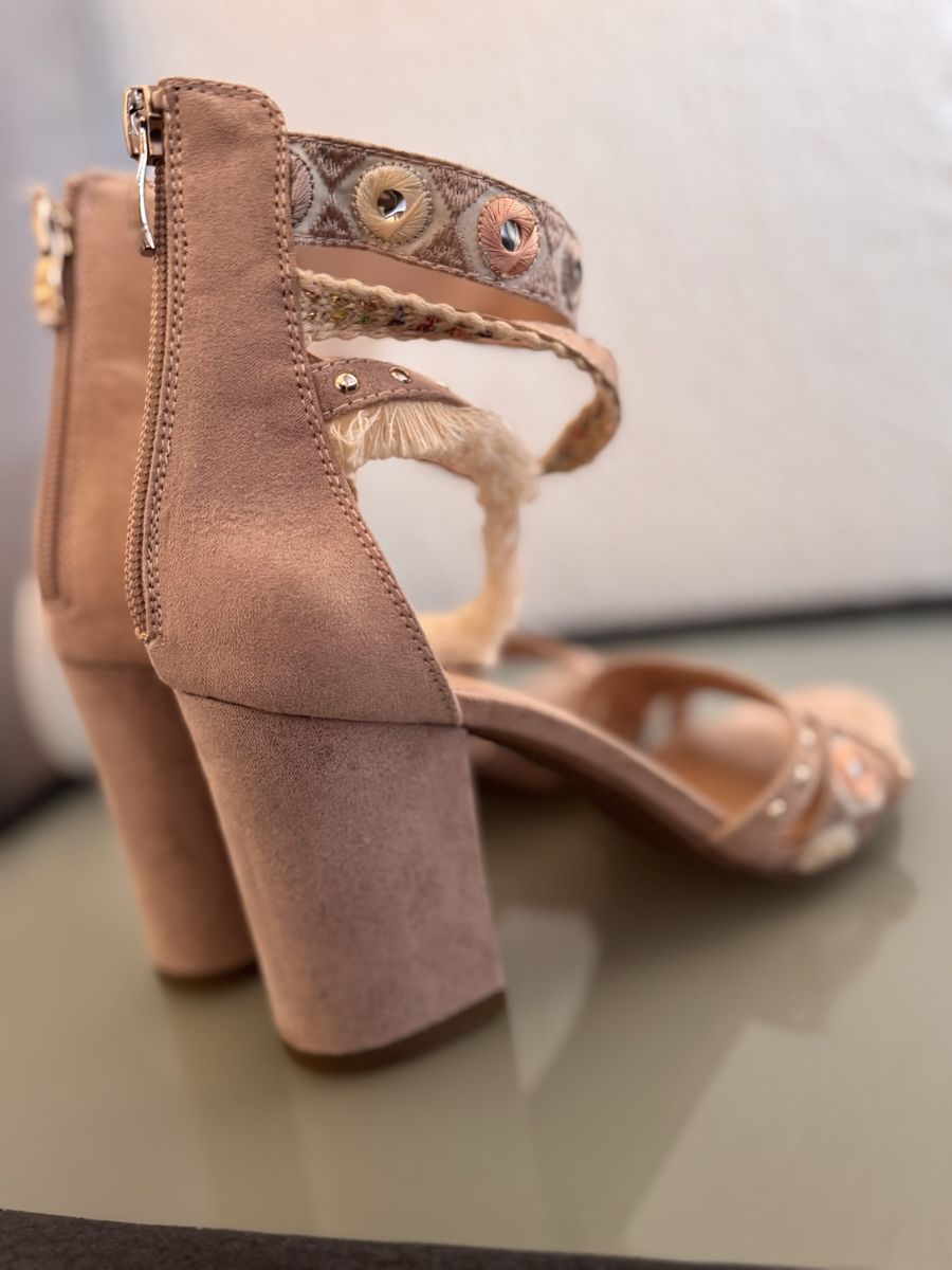 Damenschuhe: Sandales compensées beiges taille 38 porté 1 fois – Gebraucht aus La Chaux-de-Fonds von Sabinchenn 1