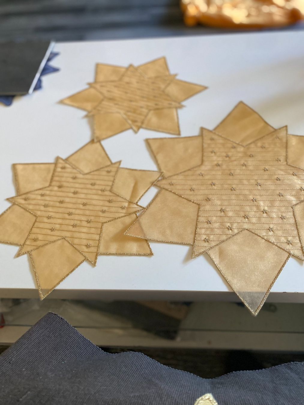 Altra biancheria da tavola: 3 Platzdeckchen  2x 29cm & 1x38cm – Usato da Allenwinden venduto da Obalu
