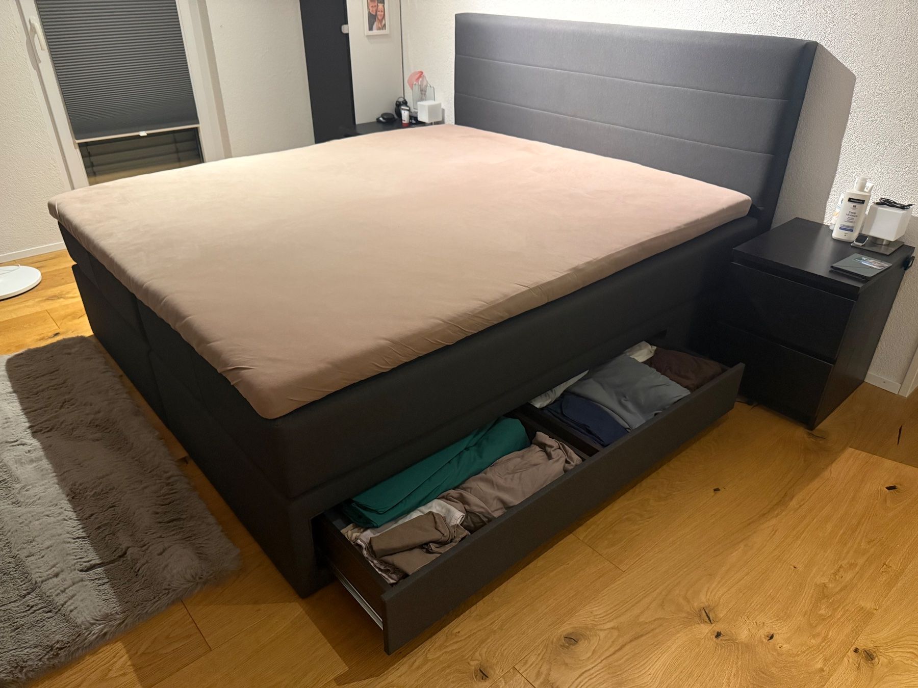 Betten: Boxspringbett 180x210 cm – Anthrazit mit Schubladen – Gebraucht aus Saland von newalphabet 3