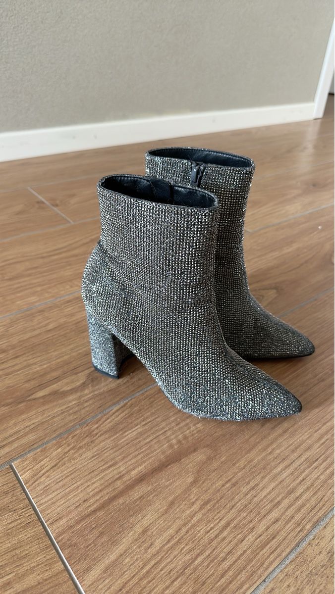 Scarpe da donna: Office London Sparkly Silver Ankle Boots – Usato da Sierre venduto da drb_fpt7