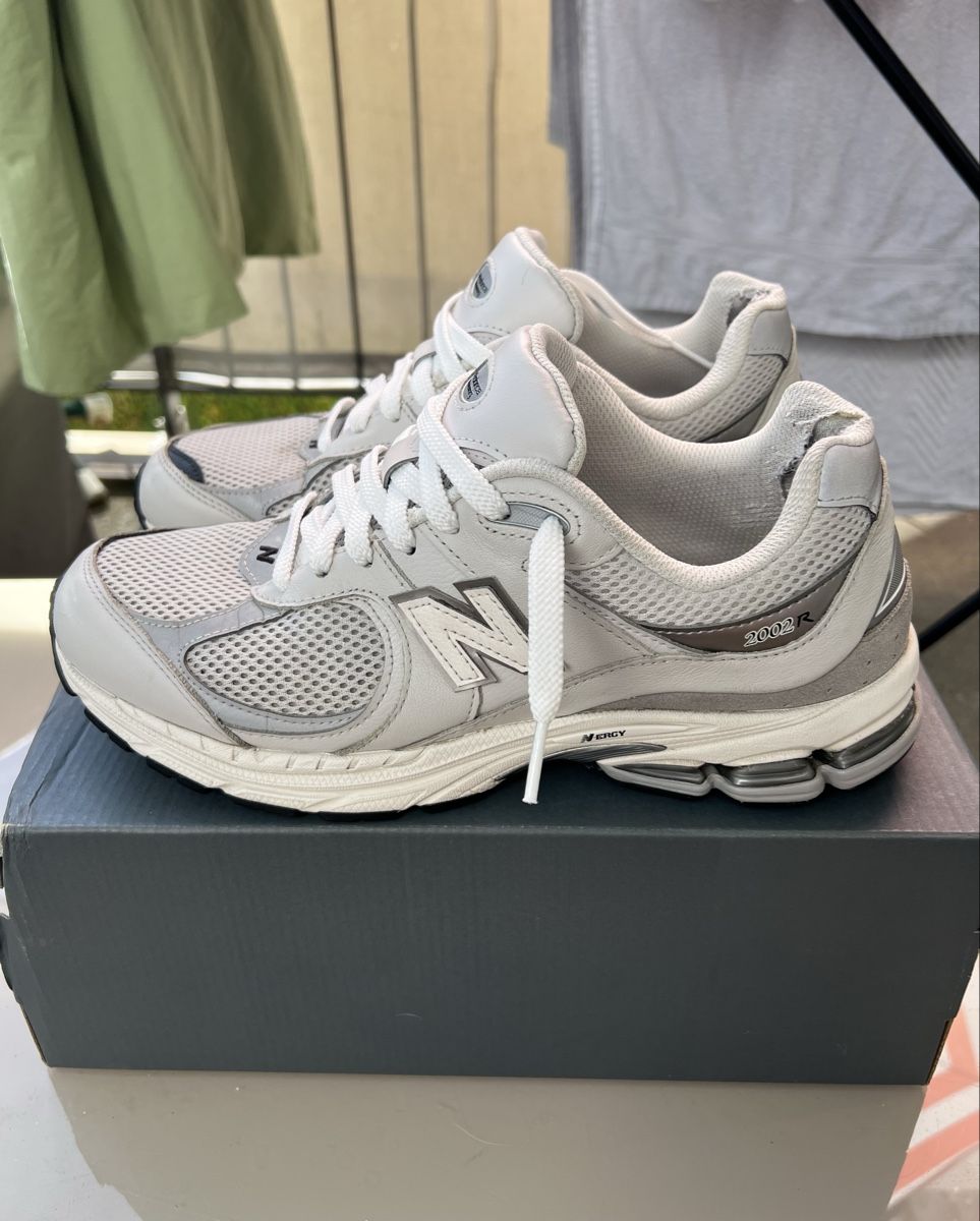 New Balance Herrenschuhe: New balance 2002R – Gebraucht aus Lausanne von luciano_RIC1 1
