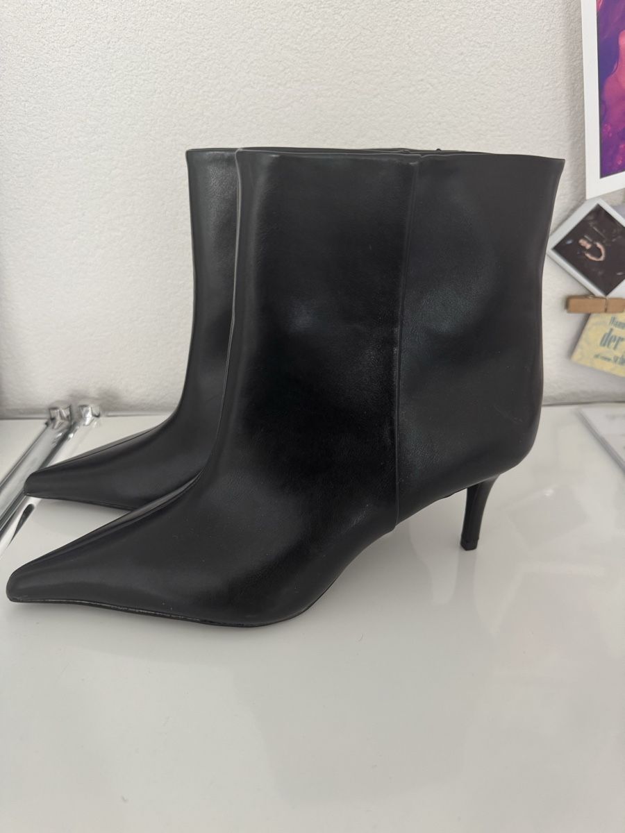 H&M Damenschuhe: Schwarze Stiefeletten, Gr. 38 – Neu (gemäss Beschreibung) aus Pfeffingen von Twoa 1