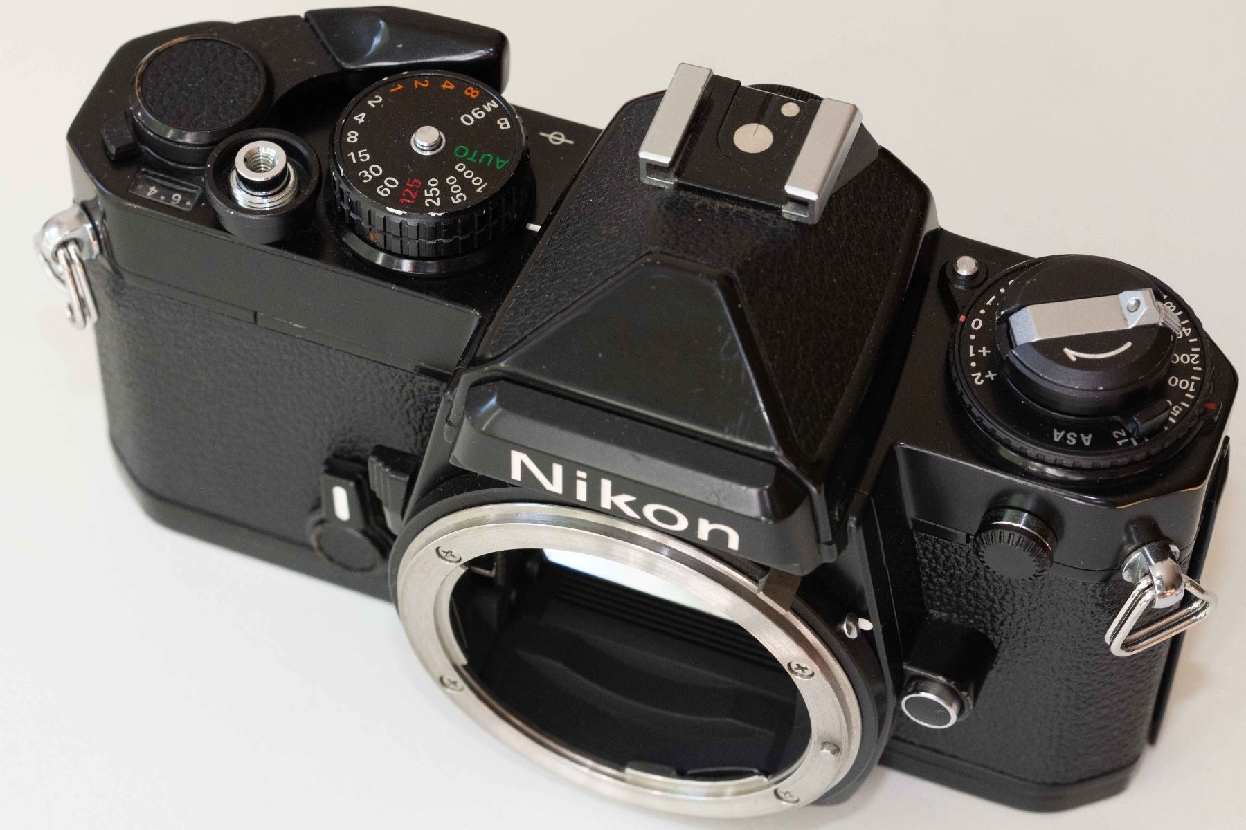 Nikon Fotocamera: Nikon FE - revidiert – Usato da Schwerzenbach venduto da floridan 2