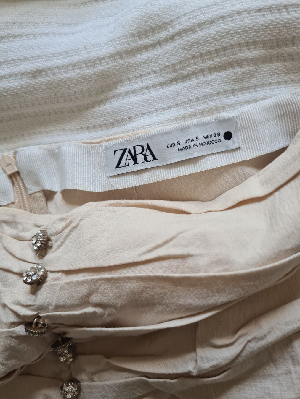 Zara Gonne: Mini jupe Zara avec strass - Taille S – Usato da Genève venduto da Tresor305 3