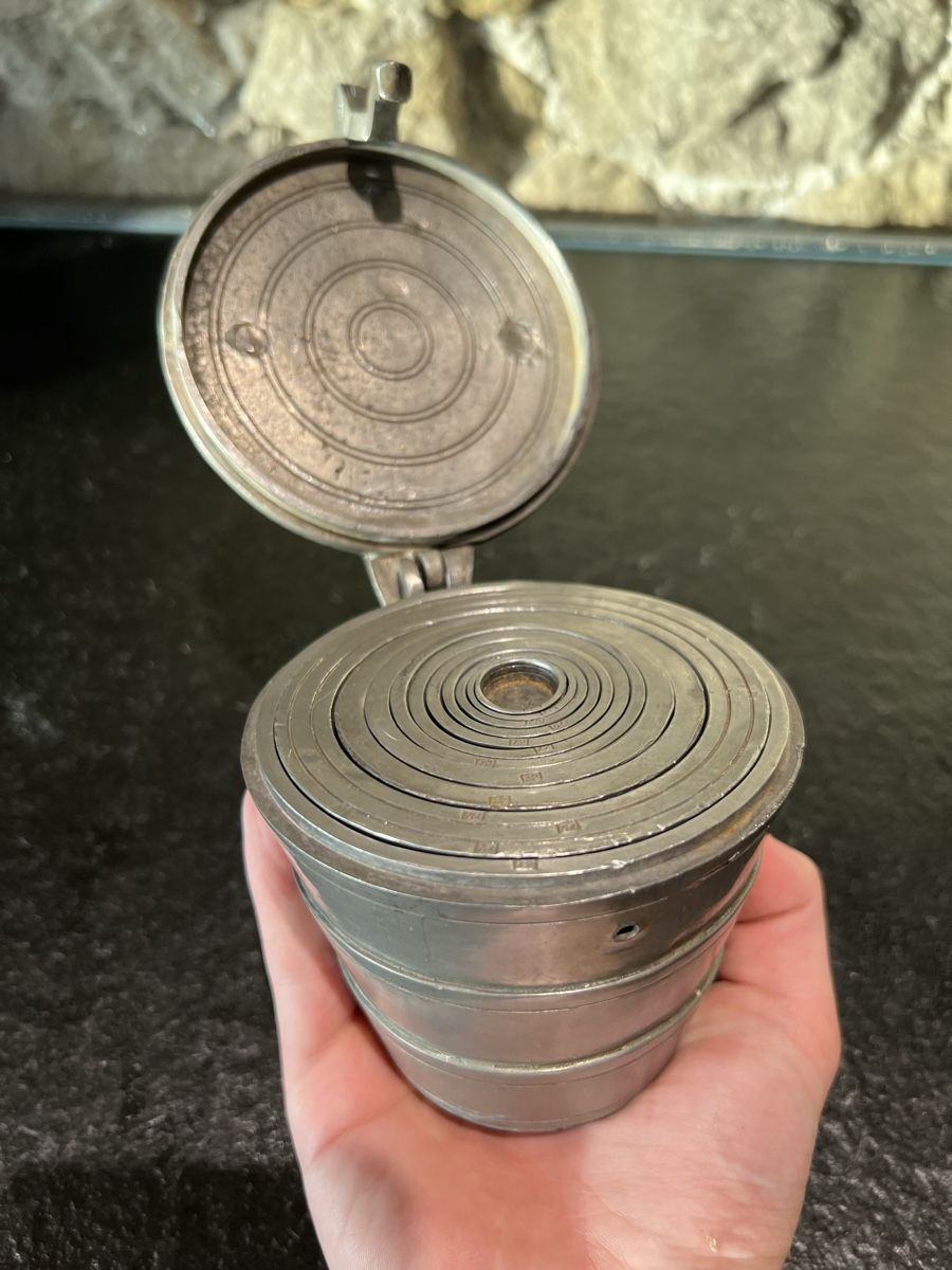 Bilance e pesi: Grosses Bechergewicht Apothekergewicht Einsatzgewicht Mass – Usato da Theilingen venduto da ovi123 1