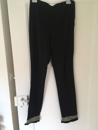 Elegante, schwarze L.O.G.G. Stoffhose mit Stickerei, Gr. 38