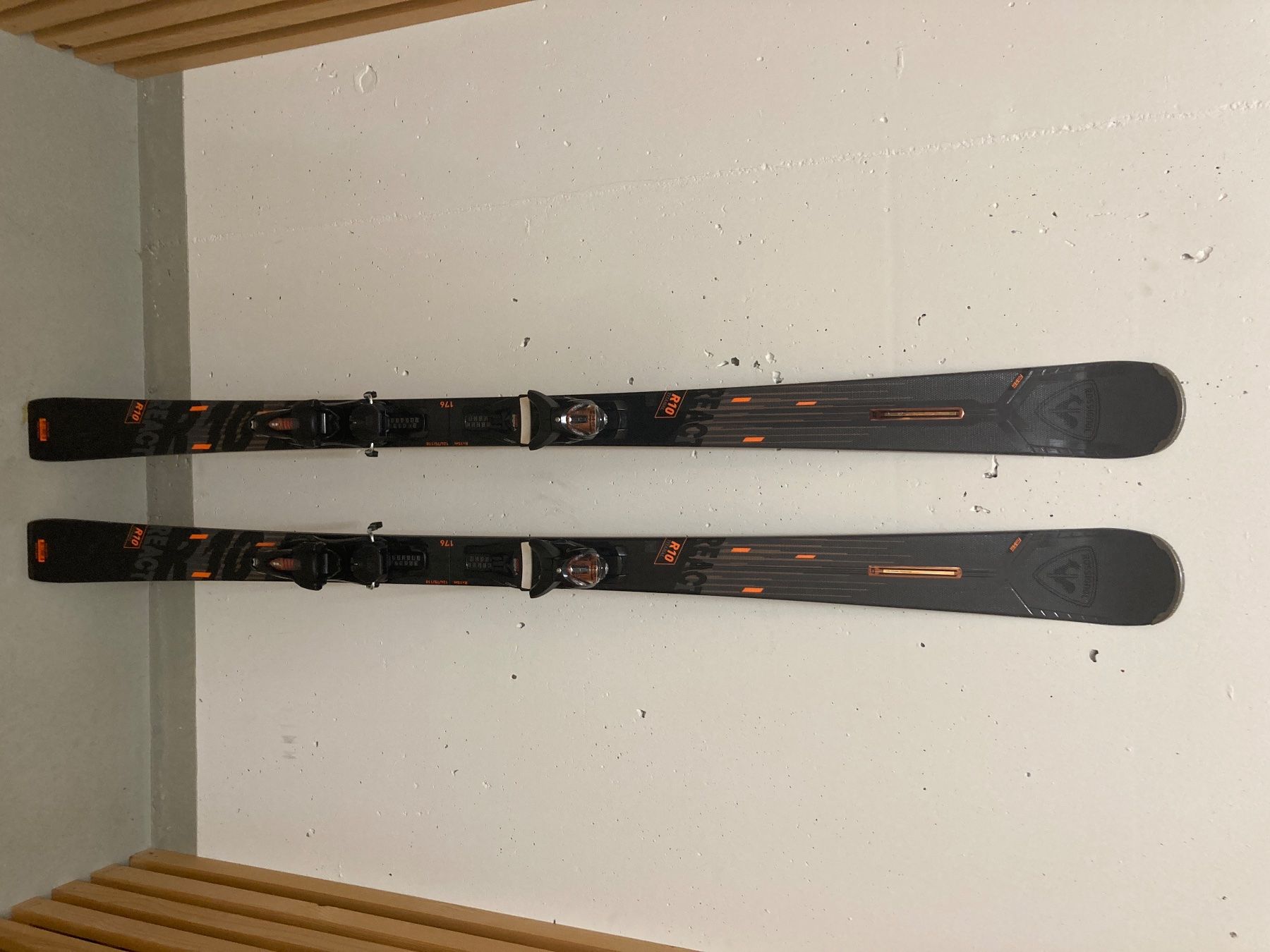 Sci: Ski Rossignol R10 React 176cm mit Bindung guter Zustand – Usato da Meggen venduto da Opportunity03