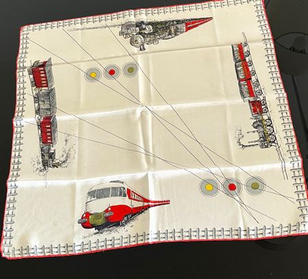 🚂 Foulard Trains Vintage 55x55 – Rouge, Gris & Blanc