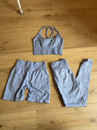 Teveo Scrunch BH / Leggins / Shorts Set hellblau Grösse XS/S