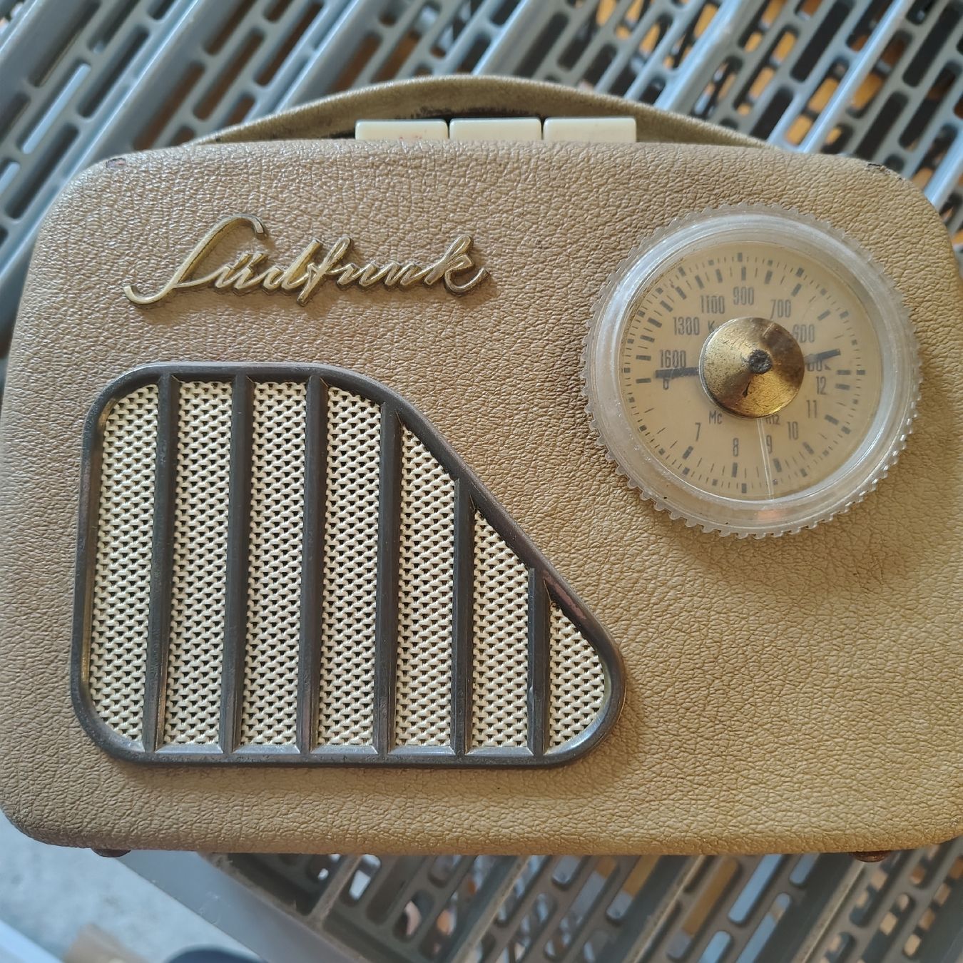 Radio: 1959 Sudfunk Portable Radio – Difettoso da maroggia venduto da tondo_Music 3