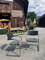2 schwarze Vitra Design-Stühle, gut erhalten