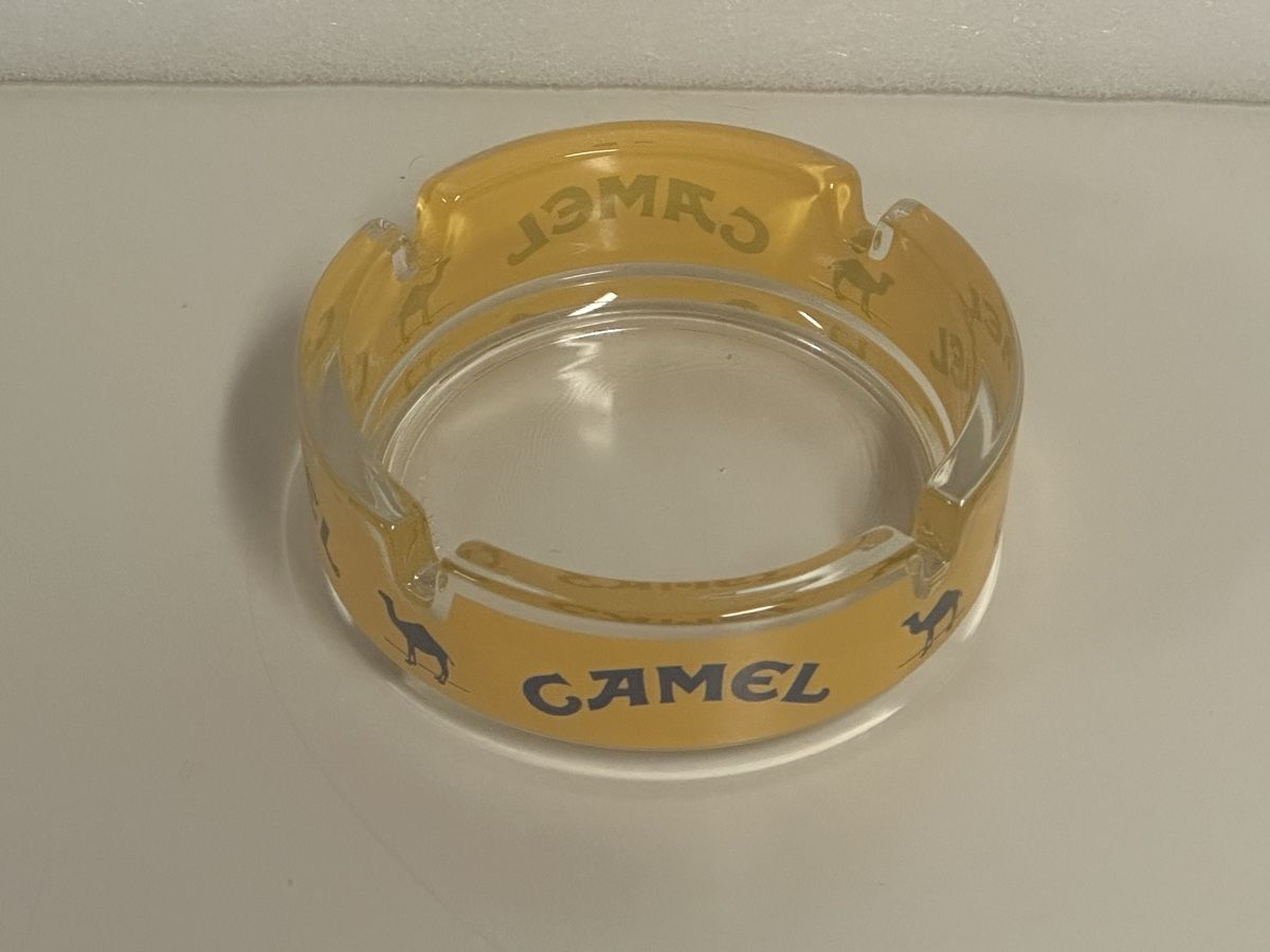Camel Portacenere: CAMEL Aschenbecher Glas – Usato da Deitingen venduto da Himhip