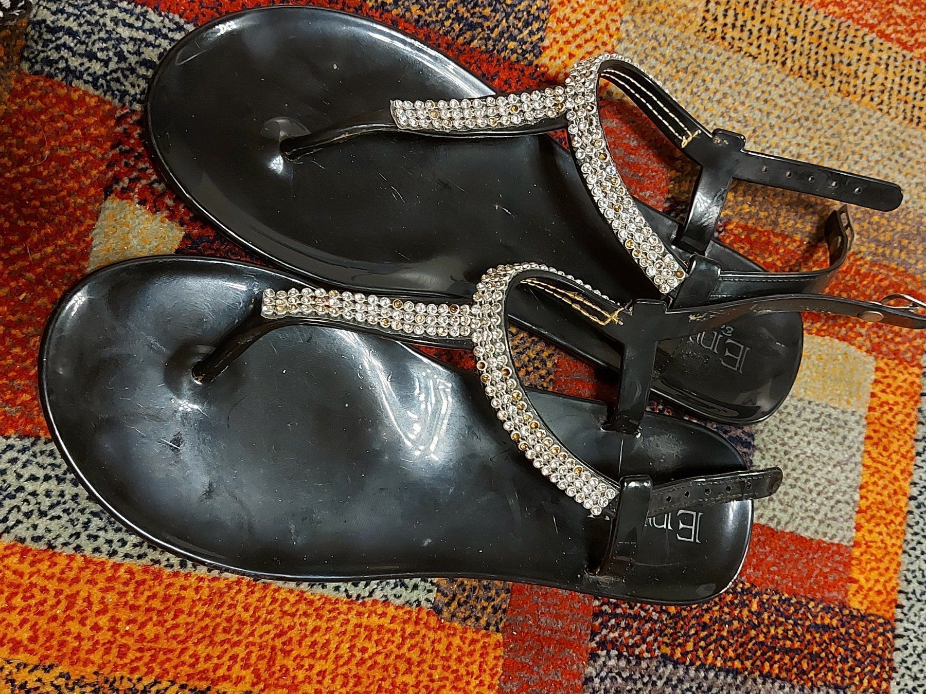 Scarpe da donna: 37 sandali gummy e strass estate scarpe nere comode e belle – Usato da Coldrerio venduto da Addicted2Art 5