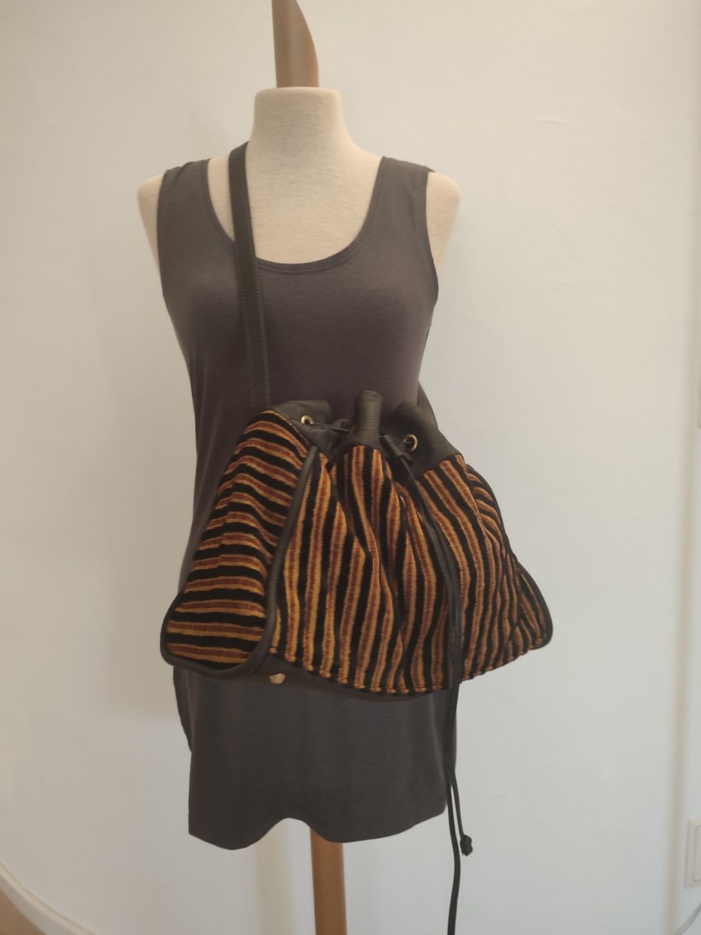 Borse da donna: Speziell Tasche. Hand Made – Nuovo (secondo la descrizione) da Bellikon venduto da MellonCollieMitTwint