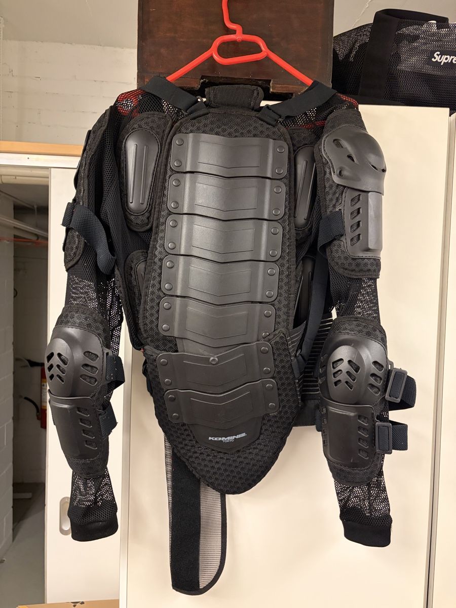 Schutz & Schoner: Protektorenjacke  – Gebraucht aus Emmenbrücke von Kumet 1