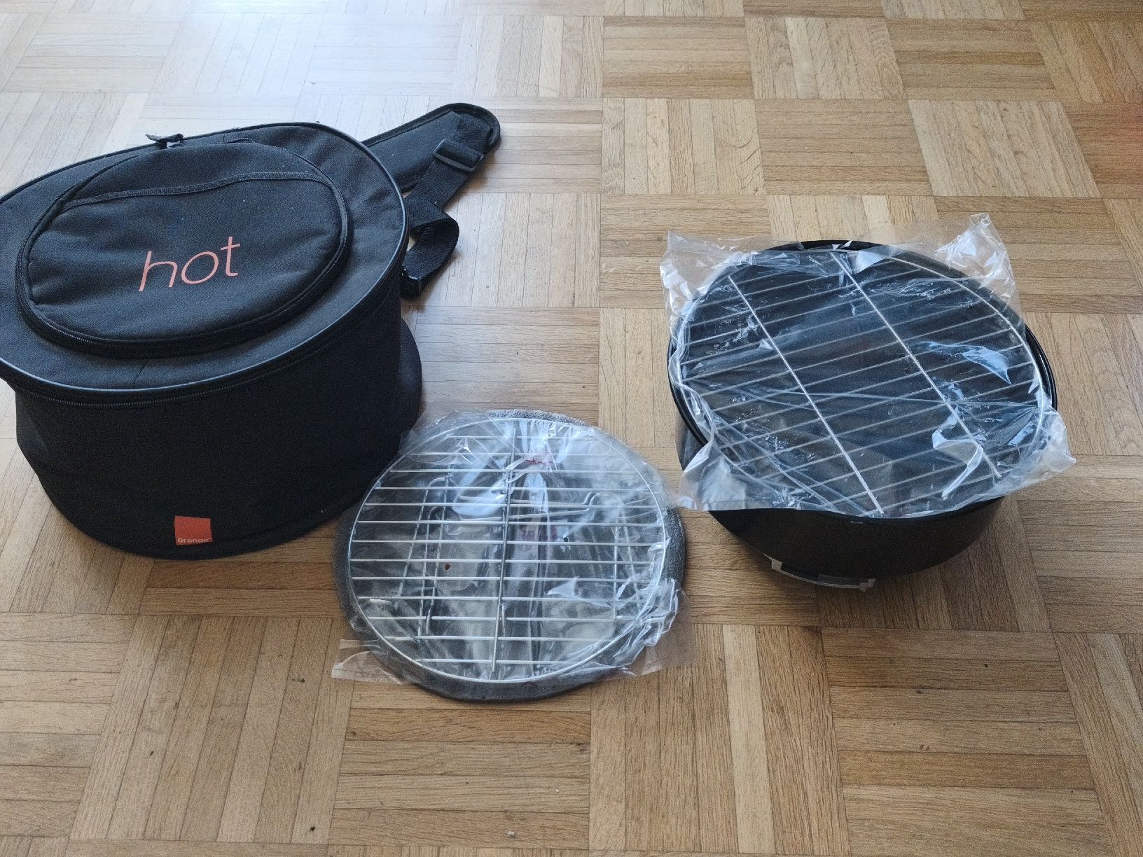 Griglie: Holzkohlegrill "hot" mit Tasche – Usato da Winterthur venduto da Rewison