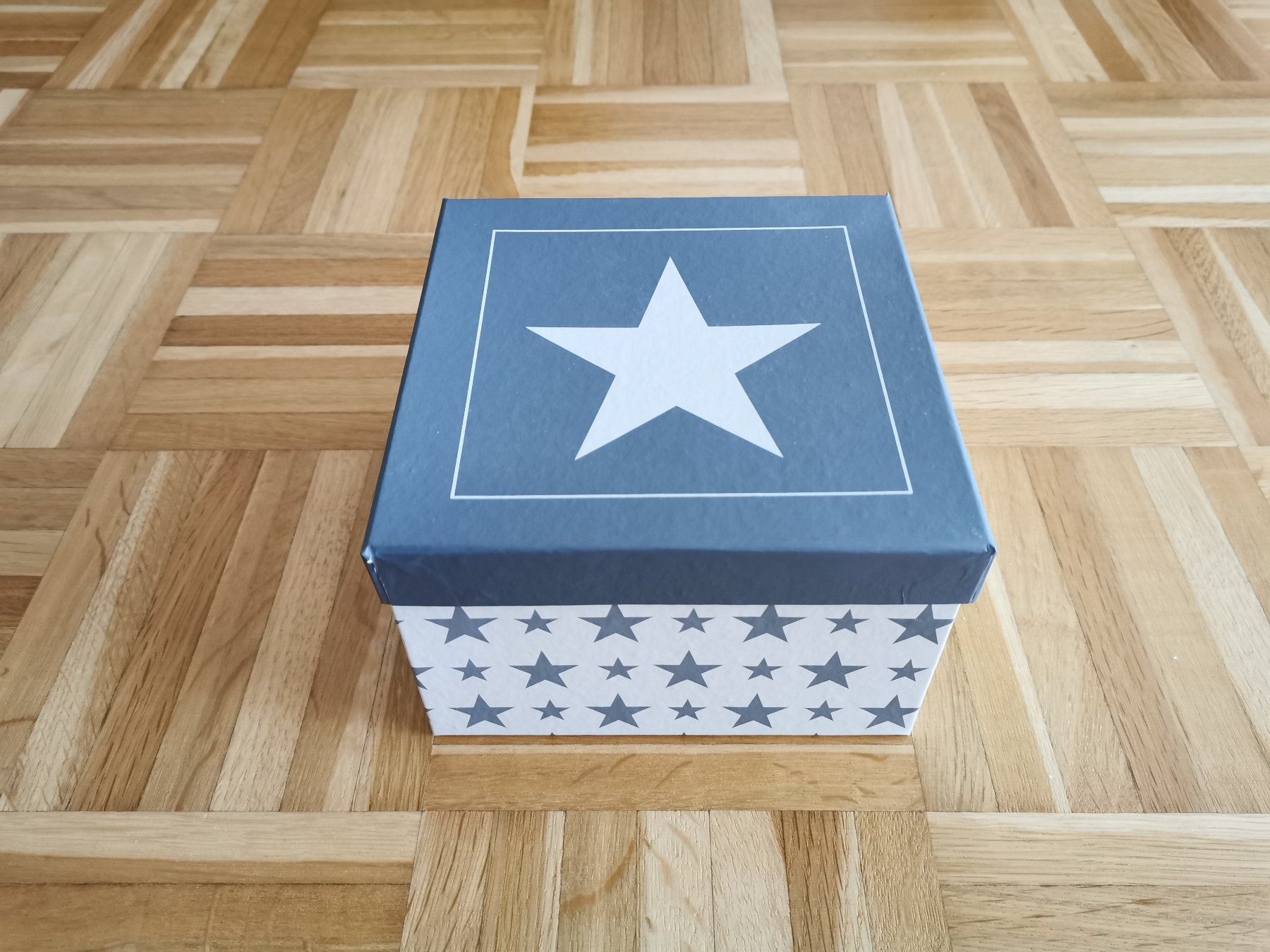 Tutte le decorazioni: Geschenkschachtel mit Deckel – Usato da Zürich venduto da Bluemex