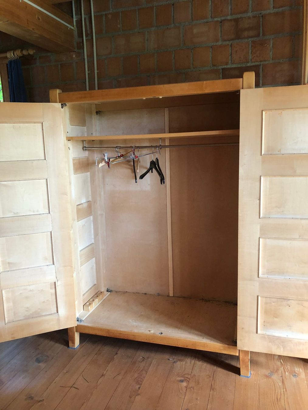 Schränke: Kleiderschrank – Gebraucht aus Basel von selme01 1