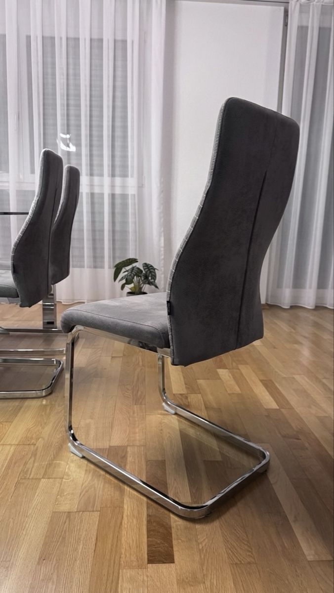 Set di tavolo e panche: 6er-Set moderne Freischwinger Esszimmerstühle Grau – Usato da Kehrsatz venduto da BE_Swiss 2