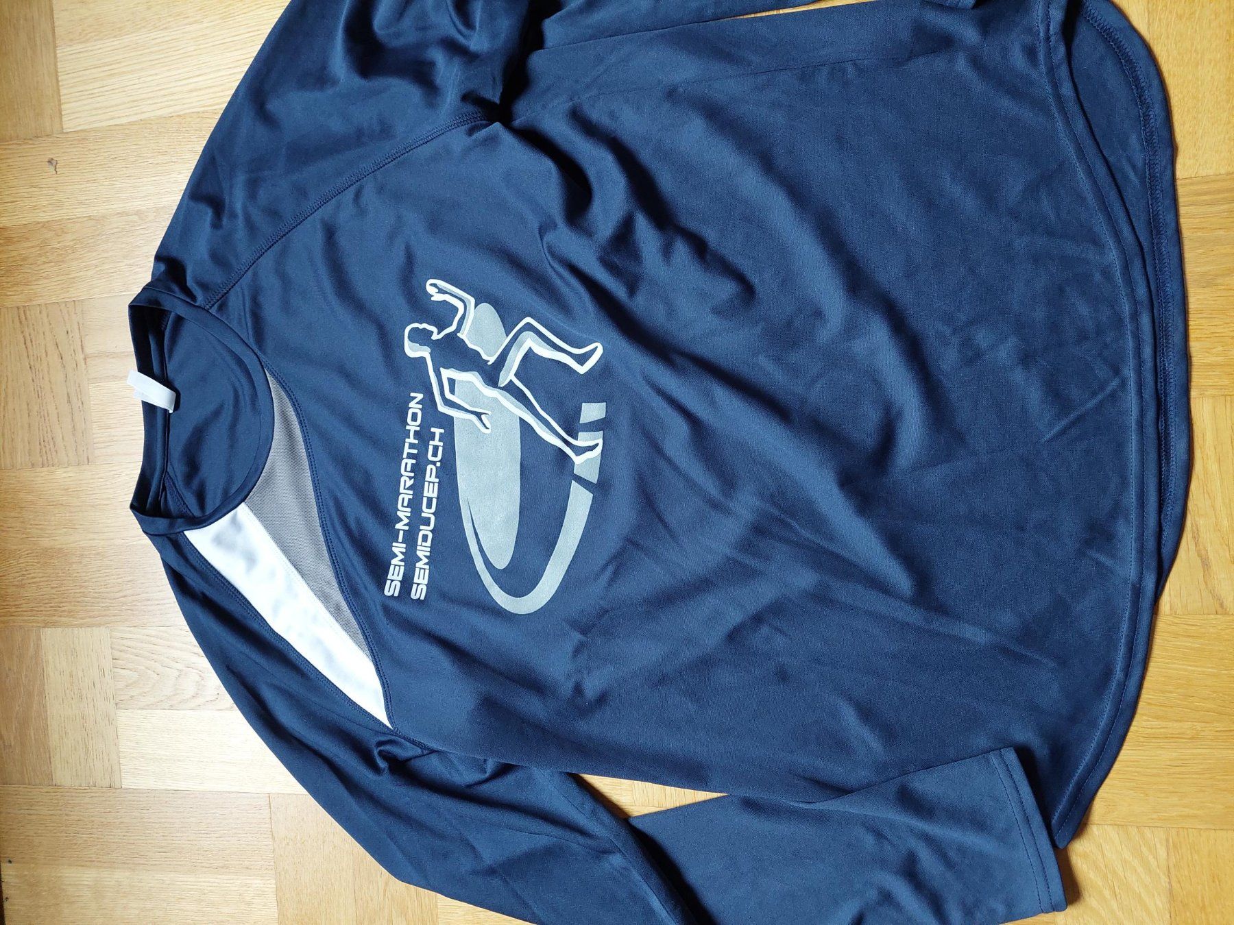 T-shirt: T-shirts technique course à pieds – Usato da Genolier venduto da Ciuciu