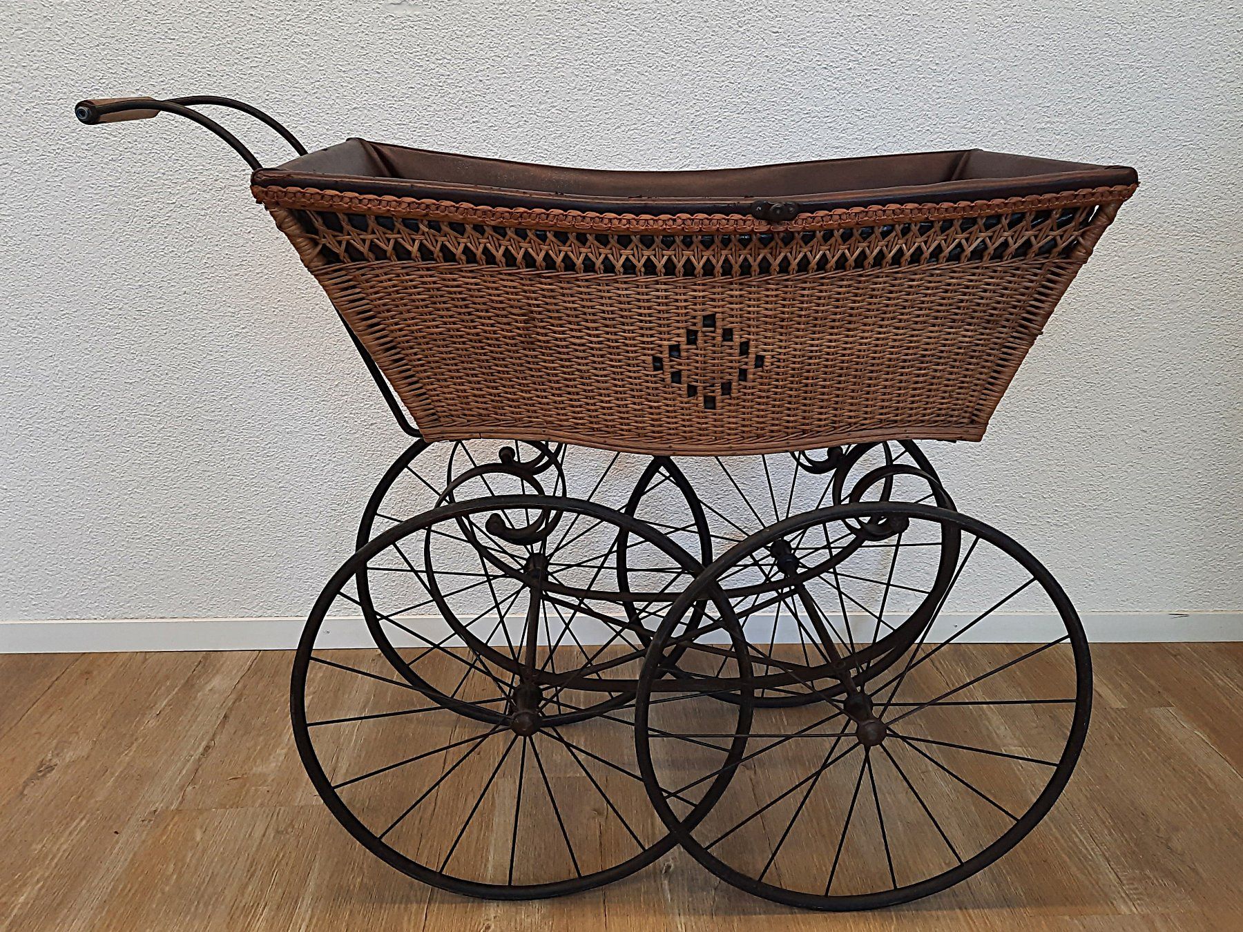 Carrozzine: Antiker Kinderwagen – Usato da Beinwil am See venduto da Restwert_Beinwil 2