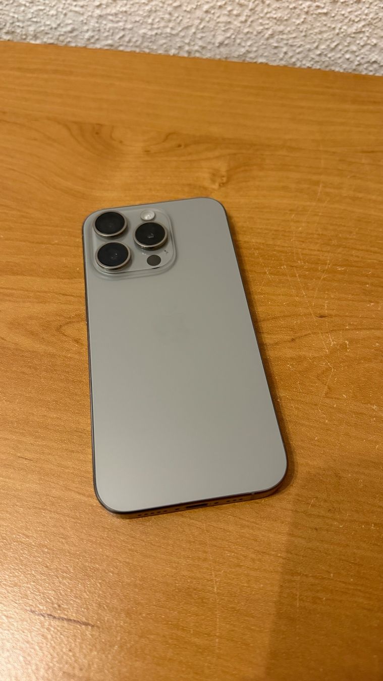 Apple Telefoni cellulari / Smartphones: Apple Iphone 15 Pro 256GB – Usato da Bonstetten venduto da Ugak1 2