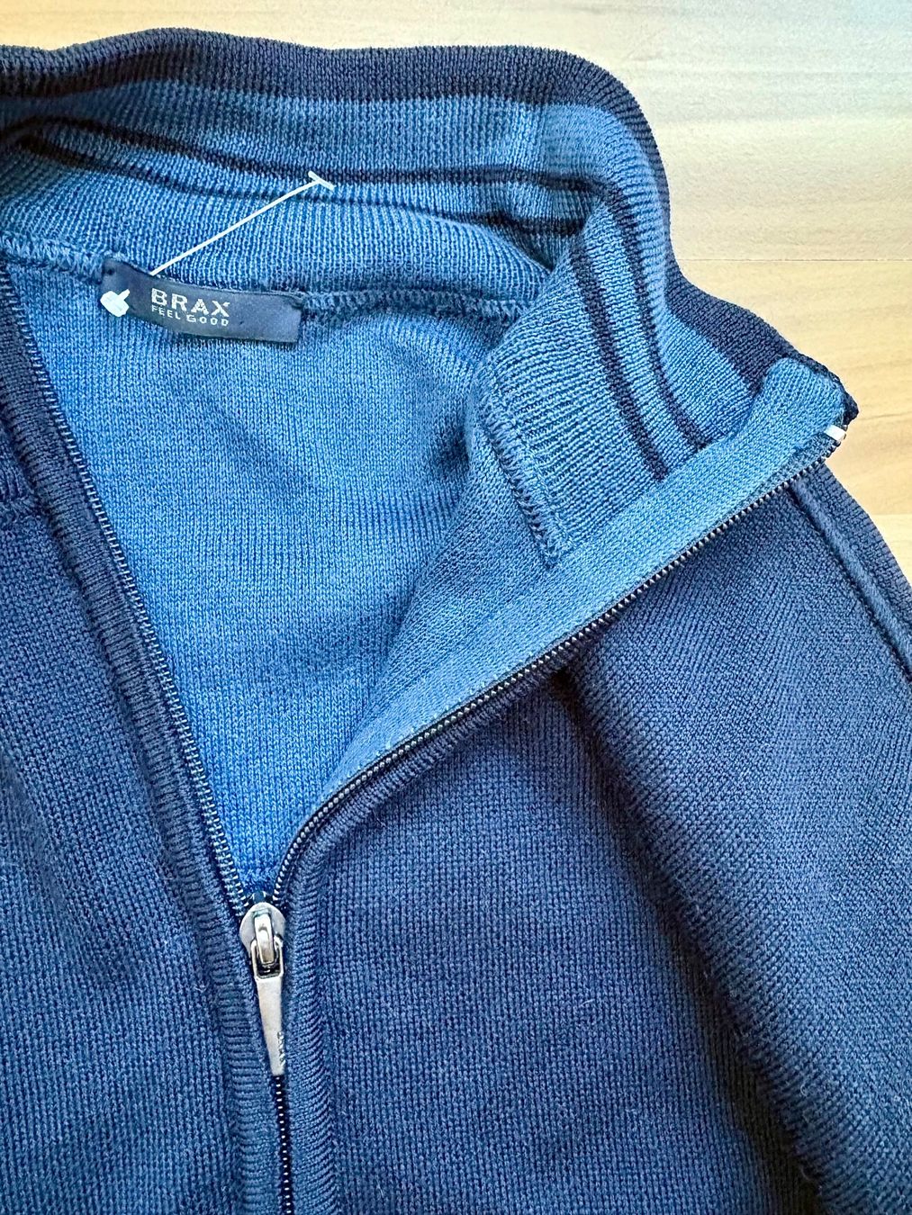 Brax Jacken: Brax Strickjacke blau, 100% Wolle – Gebraucht aus Oetwil an der limmat von sua_g8n6 2
