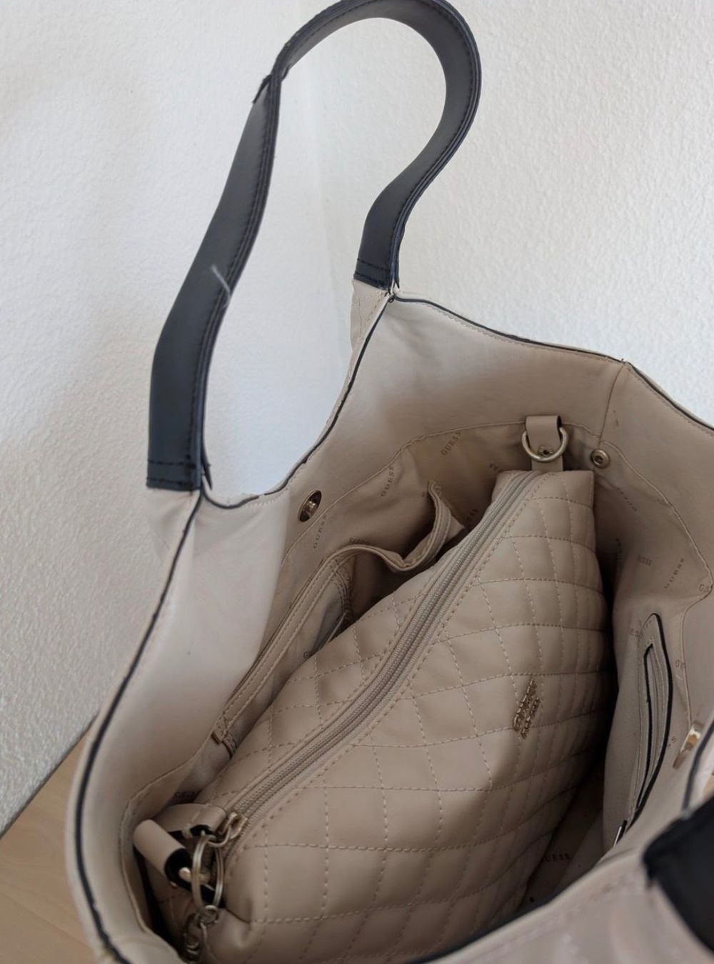 Guess Borse da donna: Guess Umhängetasche beige – Usato da Oberrohrdorf venduto da a._.w 3
