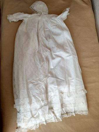 Wunderschönes, antikes Taufkleid mit Häubchen, Spitze