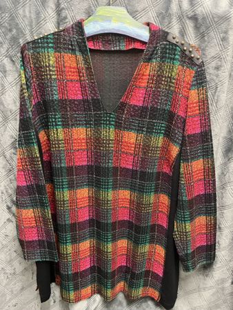 Bunter Pullover im Schottenmuster, Grösse 50